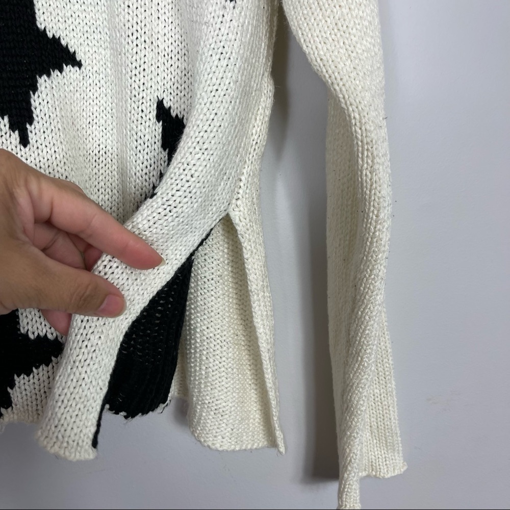 H&M Divided Star Sweater Size Small NWT - Picture 3 of 9